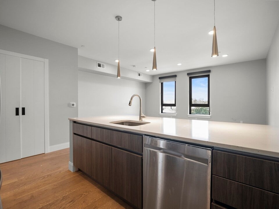 9 Central St in Somerville, MA - Building Photo