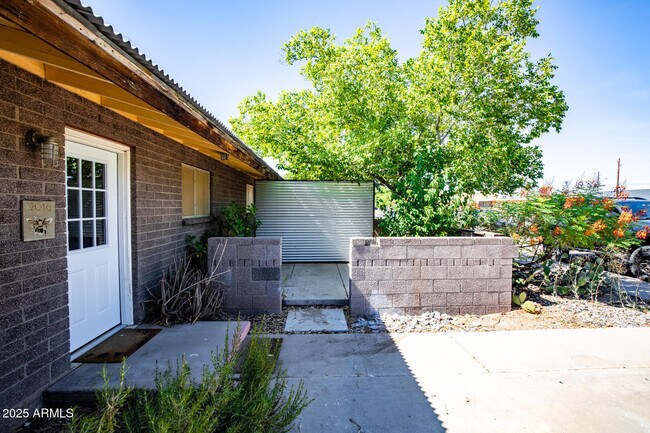 2016 S Granada Dr in Tempe, AZ - Building Photo - Building Photo
