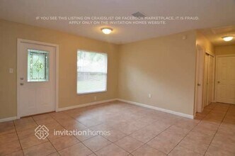 220 Mary Ellen Ave in Seffner, FL - Foto de edificio - Building Photo