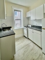 27 Park Dr, Unit 21 in Boston, MA - Building Photo