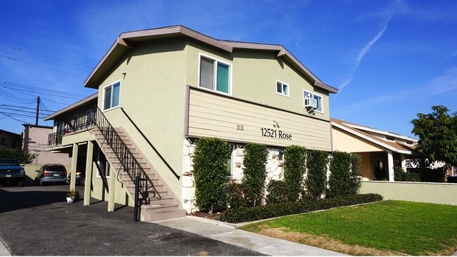 12521 Rose Ave, Unit 2 in Downey, CA - Foto de edificio - Building Photo