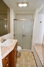 805 NE Ash Ct in Oakland, OR - Building Photo - Building Photo