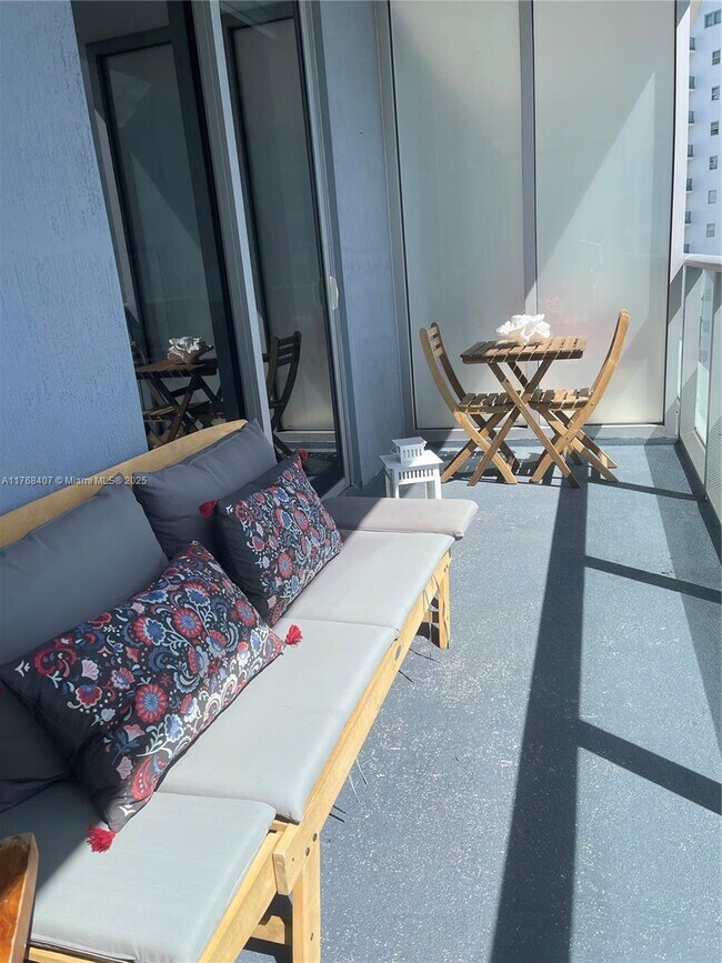 1300 Brickell Ave in Miami, FL - Building Photo - Building Photo