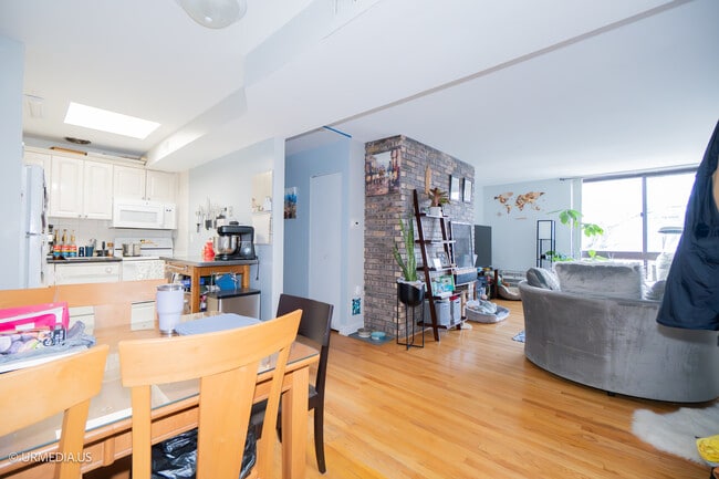 2201 N Cleveland Ave in Chicago, IL - Building Photo - Building Photo