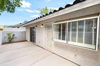 2116 Bavington Dr in Las Vegas, NV - Building Photo - Building Photo
