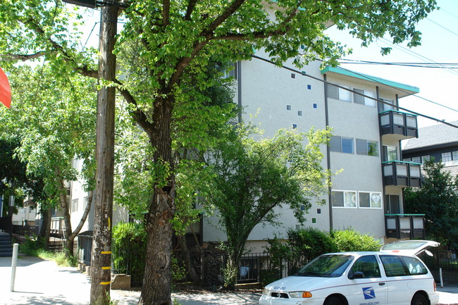 2724 Channing Way in Berkeley, CA - Foto de edificio - Building Photo