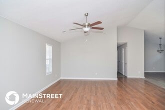 4734 Waterfront Oak Dr in Memphis, TN - Foto de edificio - Building Photo