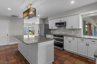 1384 Burgundy Dr in Ft. Myers, FL - Building Photo - Building Photo