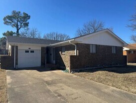 1709 Virginia Dr in Mcalester, OK - Building Photo