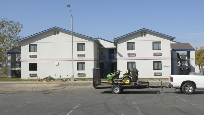 2120 Carrier Dr in Atwater, CA - Foto de edificio - Building Photo
