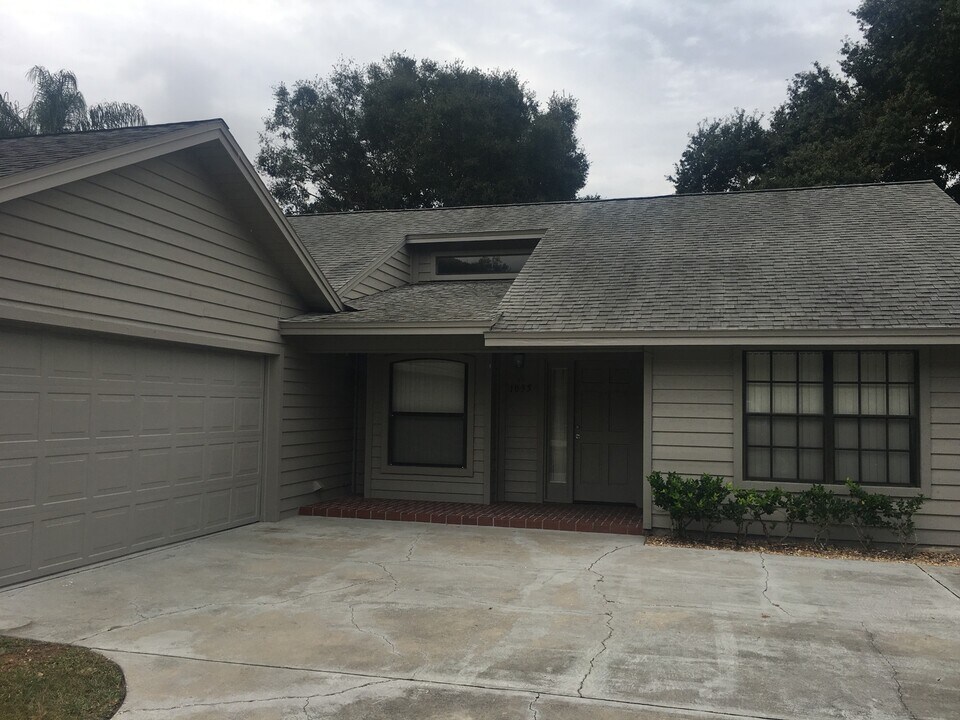 1035 Burrisridge Dr in Lakeland, FL - Building Photo