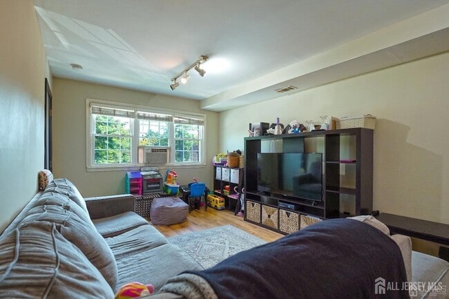 18 College Dr, Unit 18 in Edison, NJ - Building Photo - Building Photo