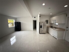 1724 NE 50th Ct in Pompano Beach, FL - Building Photo