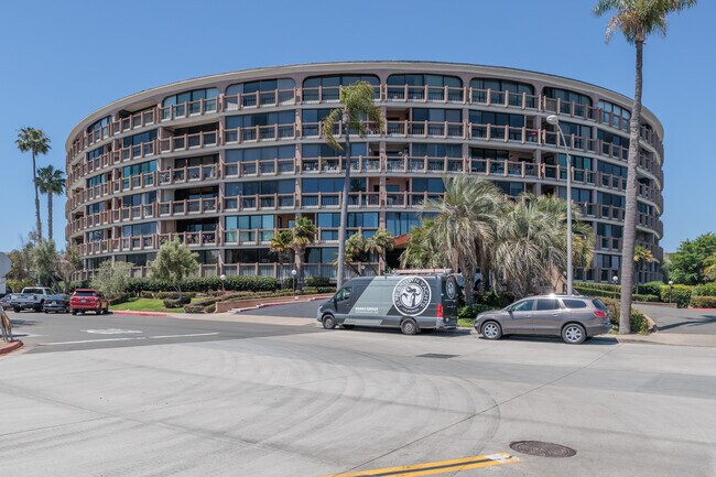 Le Rondelet Condominiums in San Diego, CA - Building Photo - Building Photo