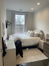 2111 N Dayton St, Unit 2 in Chicago, IL - Building Photo - Building Photo