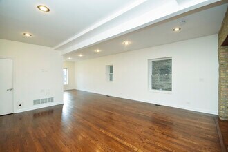 2702 N Artesian Ave in Chicago, IL - Building Photo - Building Photo