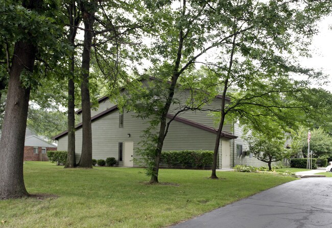 Rotary Villa in Dowagiac, MI - Foto de edificio - Building Photo