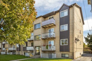 7490 Maurice-Duplessis Boul in Montréal, QC - Building Photo