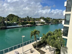 9800 W Bay Harbor Dr in Bay Harbor Islands, FL - Foto de edificio - Building Photo