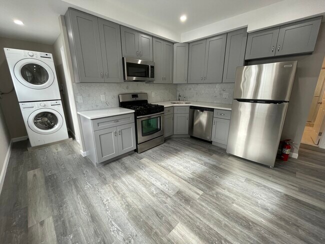16 Long Ave, Unit 2