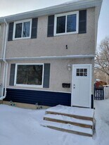 422 Royal St in Regina, SK - Building Photo