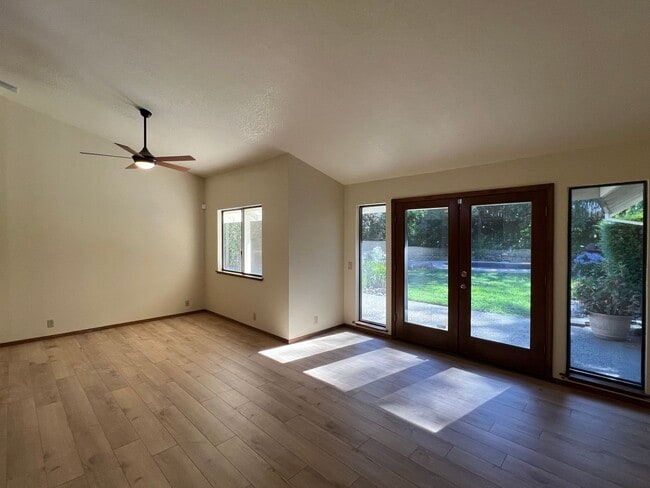 1386 Cloverdale Cir in Roseville, CA - Building Photo - Building Photo
