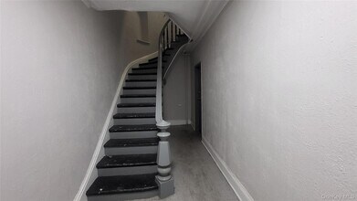 61 S Hamilton St in Poughkeepsie, NY - Foto de edificio - Building Photo