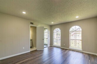 7921 Cook Rd in Houston, TX - Building Photo - Building Photo