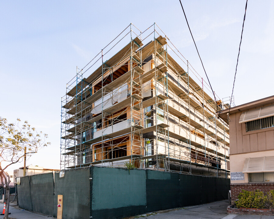 5230 Cahuenga in North Hollywood, CA - Foto de edificio