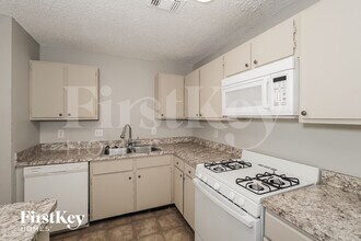 17542 Northhagen Dr in Houston, TX - Foto de edificio - Building Photo