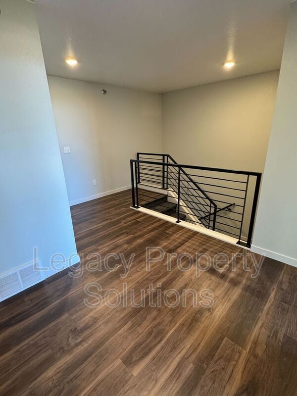 220 E Greenfield Ln in Bismarck, ND - Building Photo - Building Photo