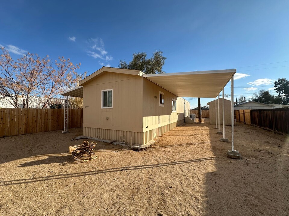 6517 Canyon Ave in Inyokern, CA - Building Photo