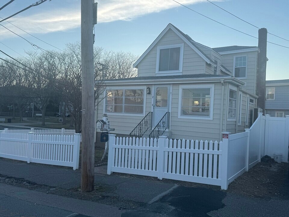 2 Sea Ave in Quincy, MA - Building Photo