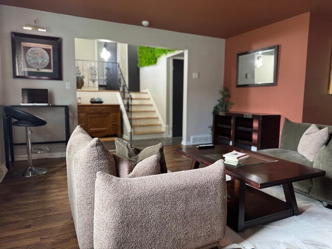 3012 Ludlow Rd, Unit A Suite Premium in Cleveland, OH - Foto de edificio - Building Photo