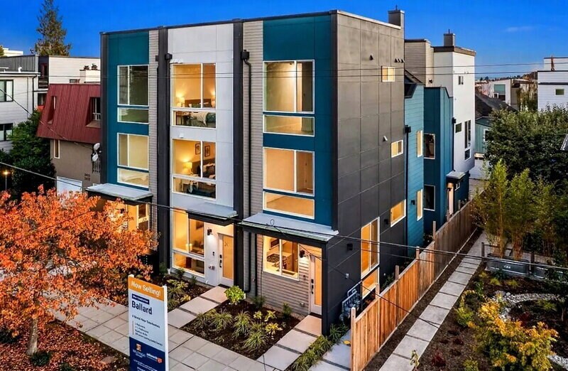 2441 NW 61st St in Seattle, WA - Building Photo