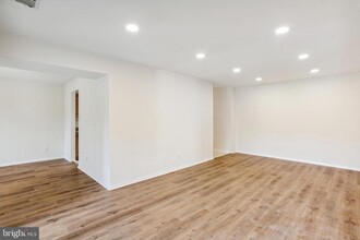 5811 Edson Ln, Unit 204 in Rockville, MD - Building Photo - Building Photo