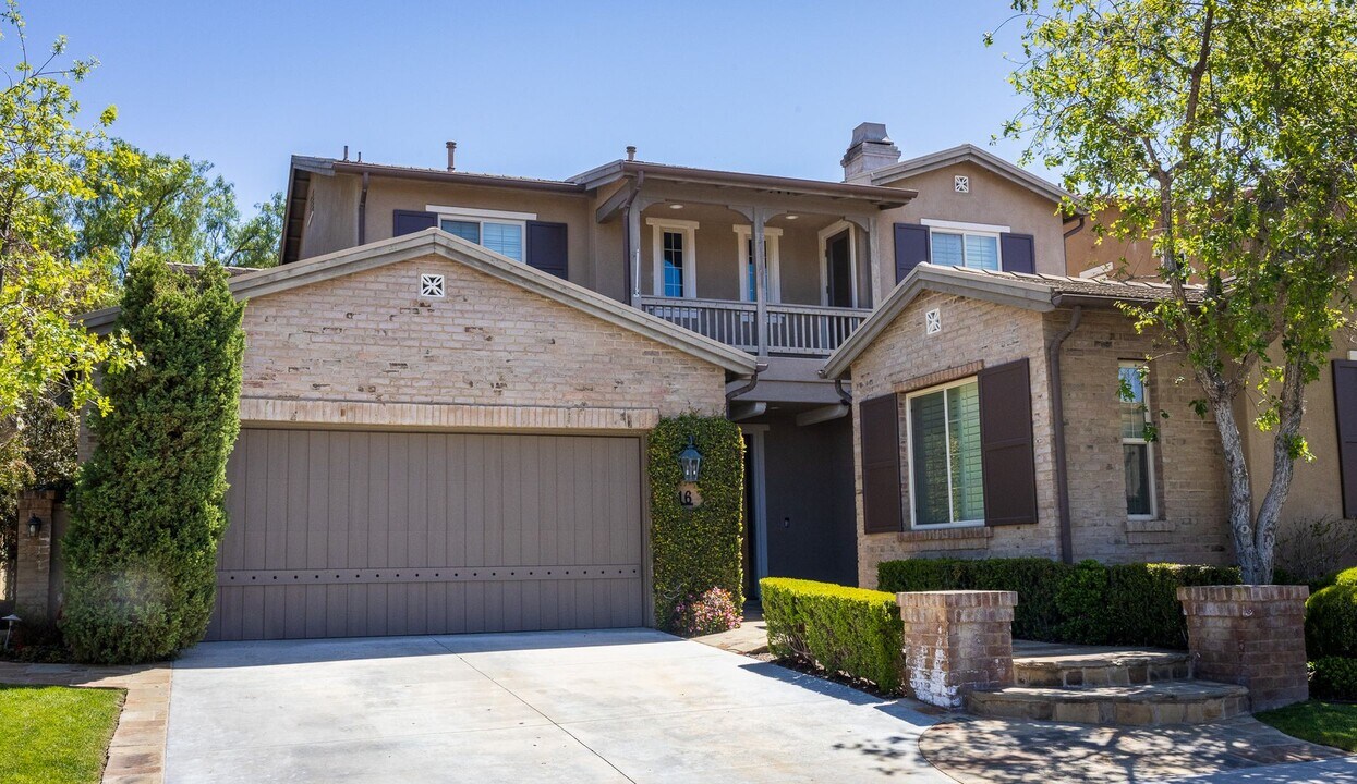 16 Via Soria in San Clemente, CA - Building Photo