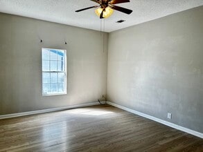 721 N Texas St in Deridder, LA - Foto de edificio - Building Photo