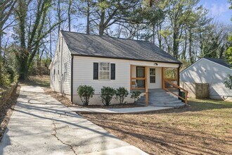 972 Estes Dr SW in Atlanta, GA - Building Photo - Building Photo