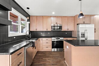 1956 Gober Ave SE in Smyrna, GA - Building Photo - Building Photo