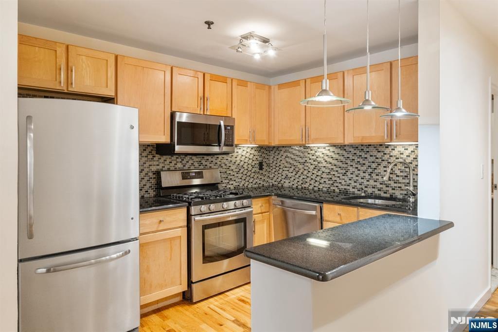 1034 Clinton St in Hoboken, NJ - Building Photo