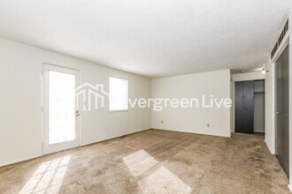 8062 Mt Hood in Dayton, OH - Building Photo - Building Photo