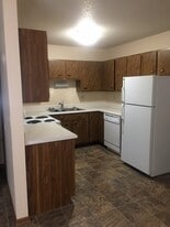 550 12th St NE in Valley City, ND - Building Photo