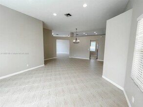 686 Maplewood Ct in Weston, FL - Building Photo - Building Photo