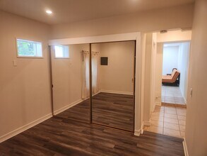 5516 Vanalden Ave, Unit 2 top in Tarzana, CA - Building Photo - Building Photo