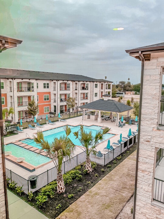 Avanti Legacy Valor Heights - SENIOR LIVING in McAllen, TX - Foto de edificio