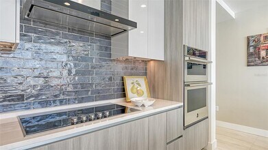 301 QUAY Cmn in Sarasota, FL - Building Photo - Building Photo