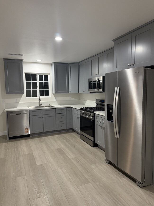 property at 983 Cottonwood Ct