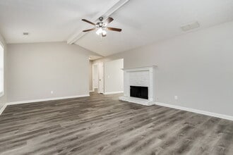 335 Cattlemans Cir in Mcdonough, GA - Foto de edificio - Building Photo