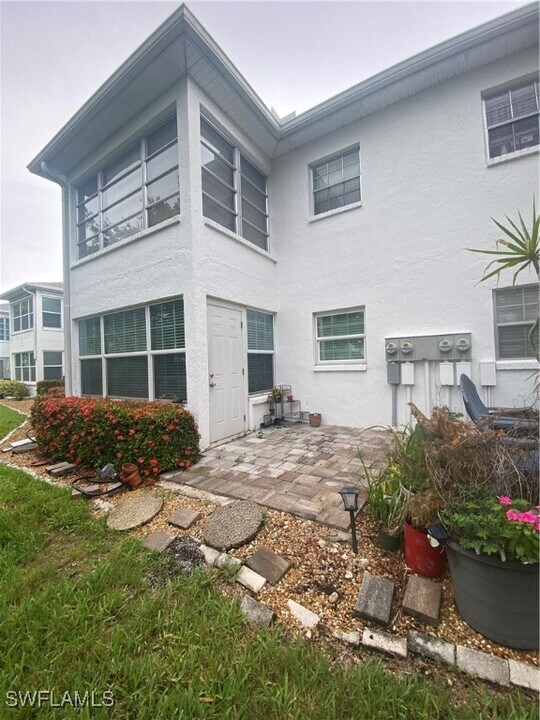 7035 Cedarhurst Dr in Ft. Myers, FL - Building Photo